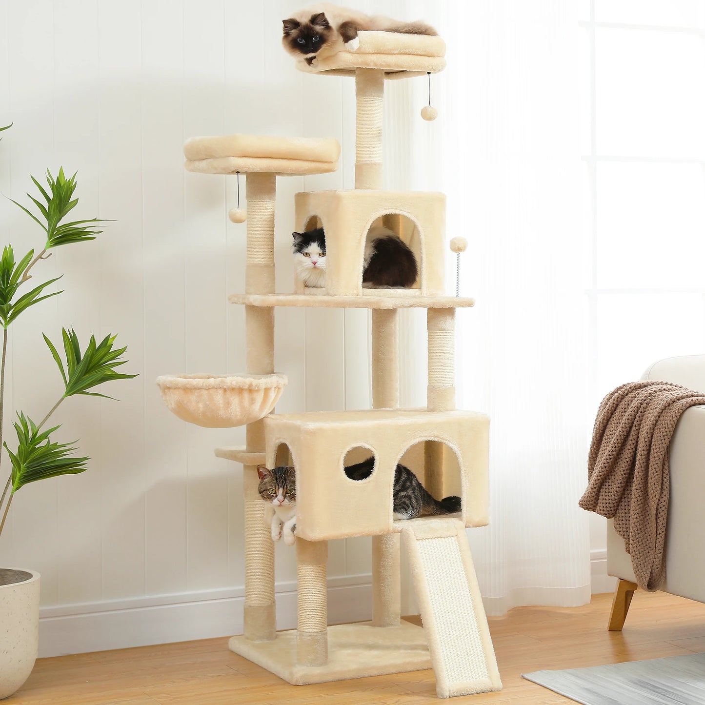Großer Kratzbaum für Hauskatzen - mehrstufiger Katzenturm mit Kratzbäumen - gepolsterten Sitzstangen