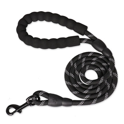 Strong leashes with soft grip for dogs