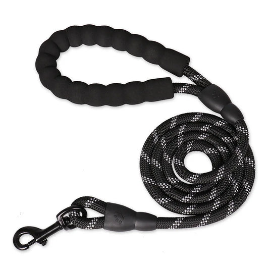 Strong leashes with soft grip for dogs
